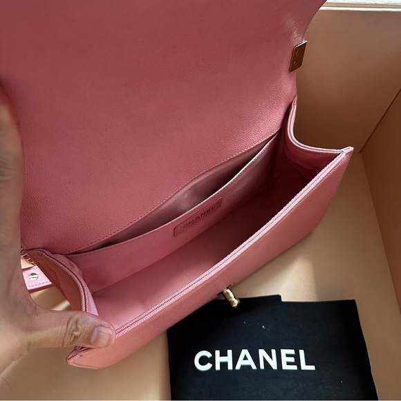 CHANEL CHEVRON OLD MEDIUM BOY IN SAKURA PINK - Picture 10 of 16